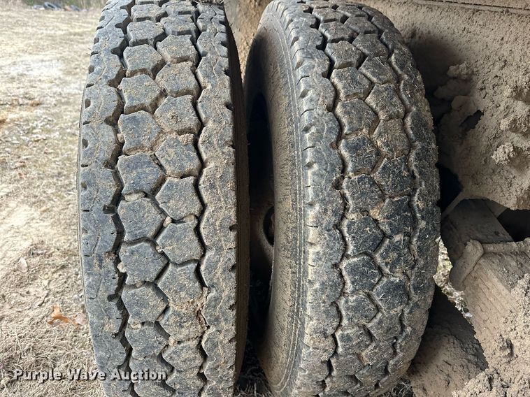 image for item EK0419 2004 International 7400 dump truck