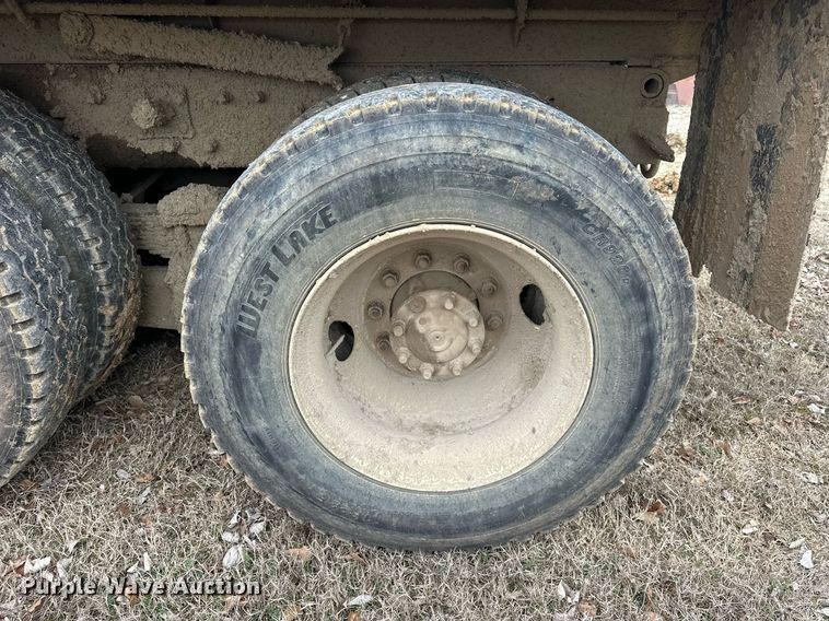 image for item EK0419 2004 International 7400 dump truck