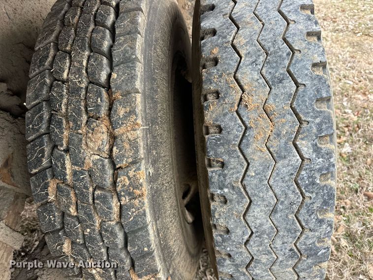 image for item EK0419 2004 International 7400 dump truck