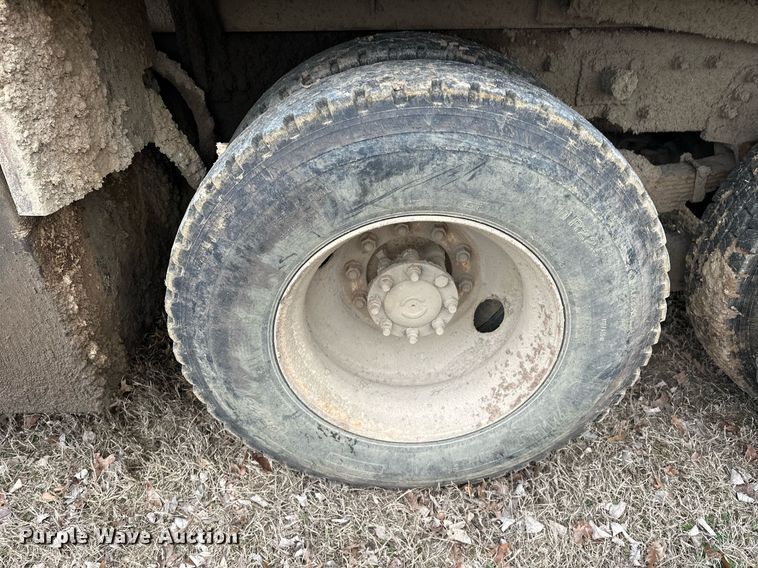 image for item EK0419 2004 International 7400 dump truck