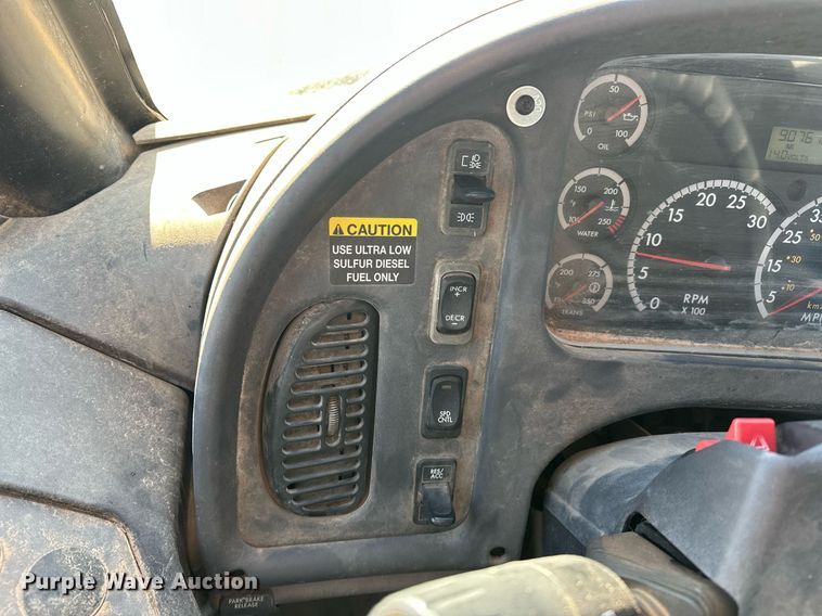 image for item EK0444 2009 Thomas Built Saf-T-Liner C2 school bus