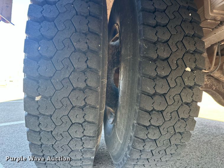 image for item EK0444 2009 Thomas Built Saf-T-Liner C2 school bus