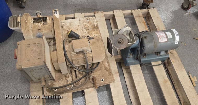 image for item EK5025 (2) grain mills