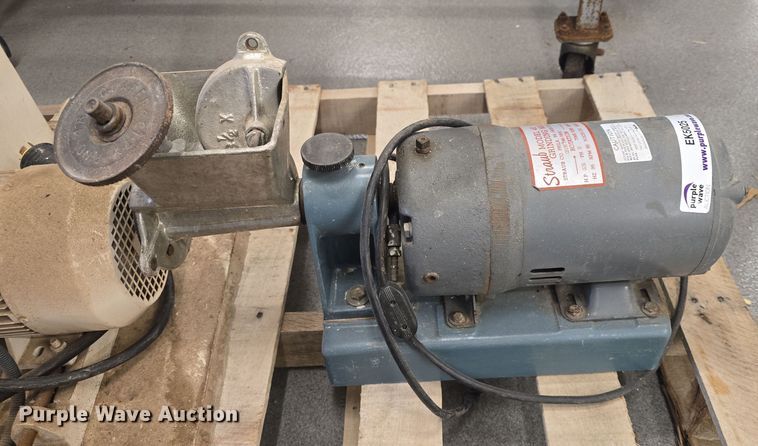 image for item EK5025 (2) grain mills