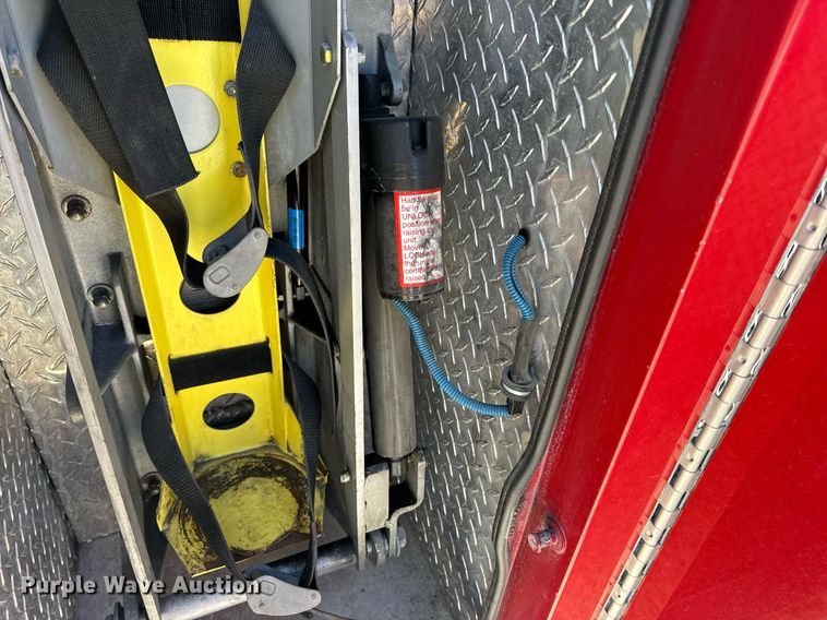 image for item EN5117 2000 Freightliner FL50 ambulance