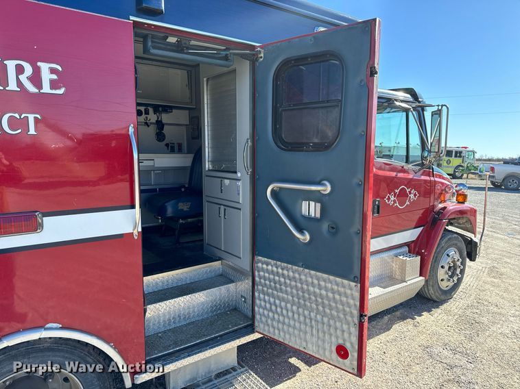 image for item EN5117 2000 Freightliner FL50 ambulance
