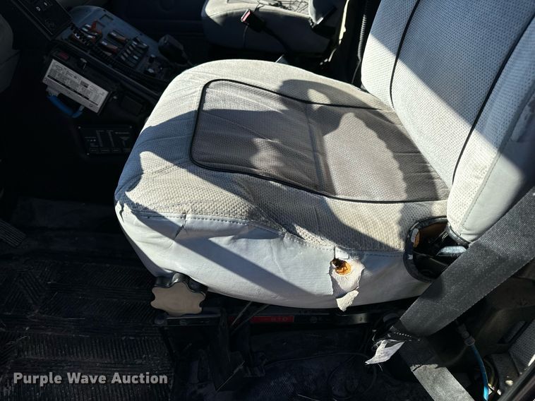 image for item EN5117 2000 Freightliner FL50 ambulance