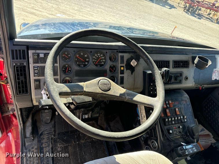 image for item EN5117 2000 Freightliner FL50 ambulance