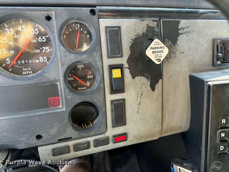 image for item EN5117 2000 Freightliner FL50 ambulance