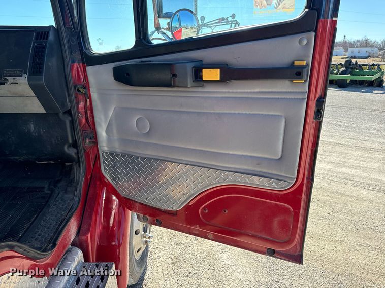 image for item EN5117 2000 Freightliner FL50 ambulance