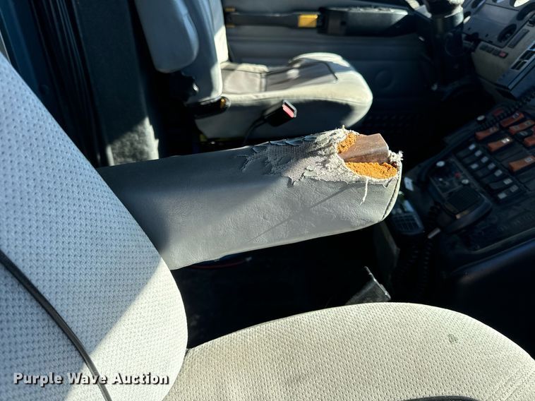 image for item EN5117 2000 Freightliner FL50 ambulance