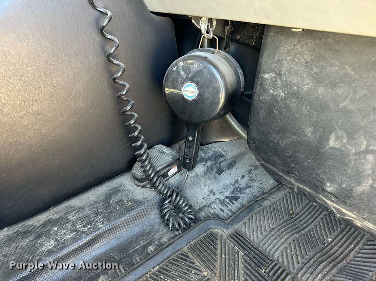 image for item EN5117 2000 Freightliner FL50 ambulance