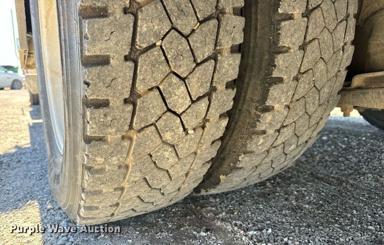 image for item EN5117 2000 Freightliner FL50 ambulance