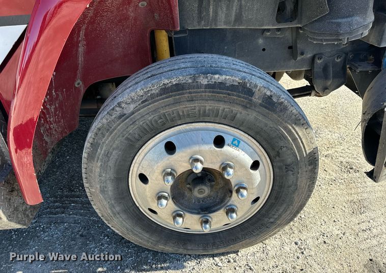 image for item EN5117 2000 Freightliner FL50 ambulance