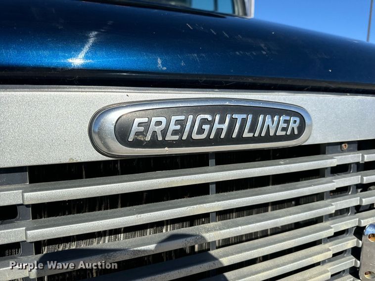image for item EN5117 2000 Freightliner FL50 ambulance