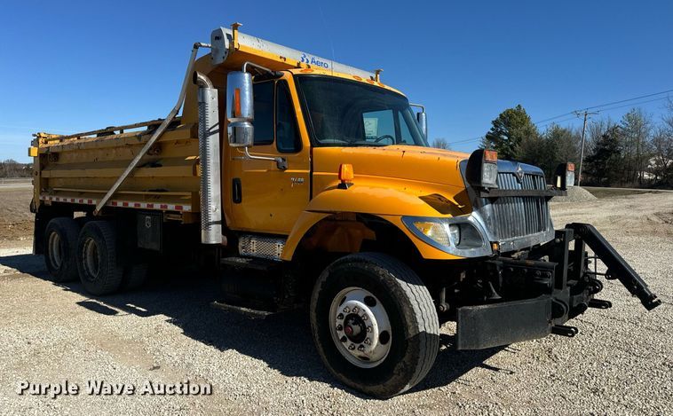 image for item EN5163 2005 International 7400 dump truck