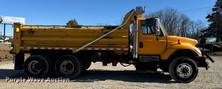 image for item EN5163 2005 International 7400 dump truck