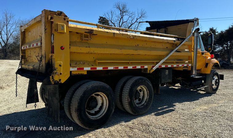 image for item EN5163 2005 International 7400 dump truck