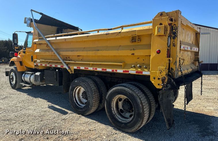 image for item EN5163 2005 International 7400 dump truck