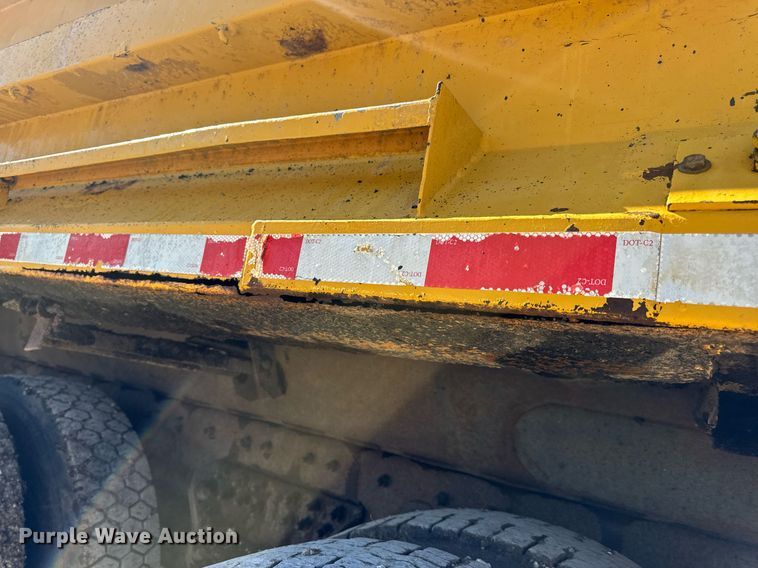 image for item EN5163 2005 International 7400 dump truck