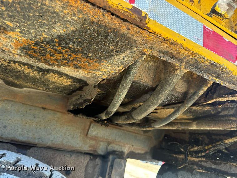 image for item EN5163 2005 International 7400 dump truck