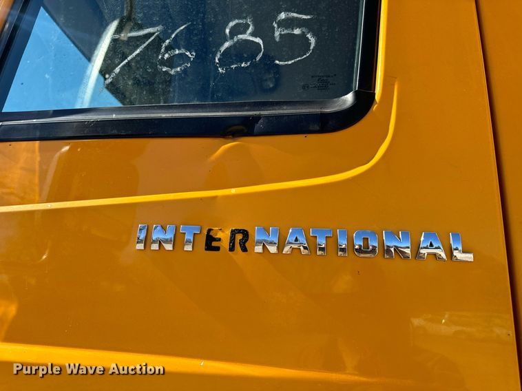 image for item EN5163 2005 International 7400 dump truck