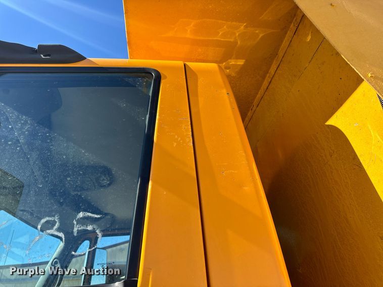 image for item EN5163 2005 International 7400 dump truck