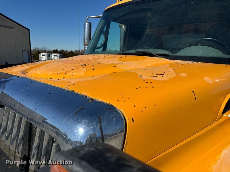 image for item EN5163 2005 International 7400 dump truck