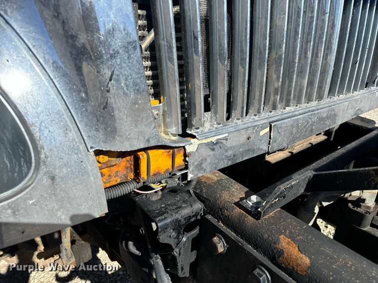 image for item EN5163 2005 International 7400 dump truck