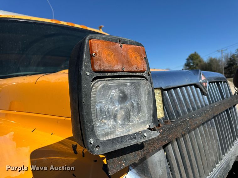 image for item EN5163 2005 International 7400 dump truck