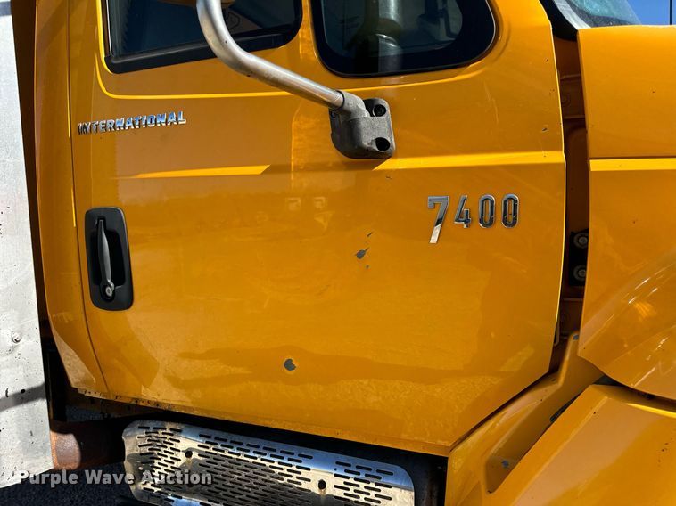 image for item EN5163 2005 International 7400 dump truck