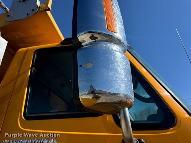 image for item EN5163 2005 International 7400 dump truck