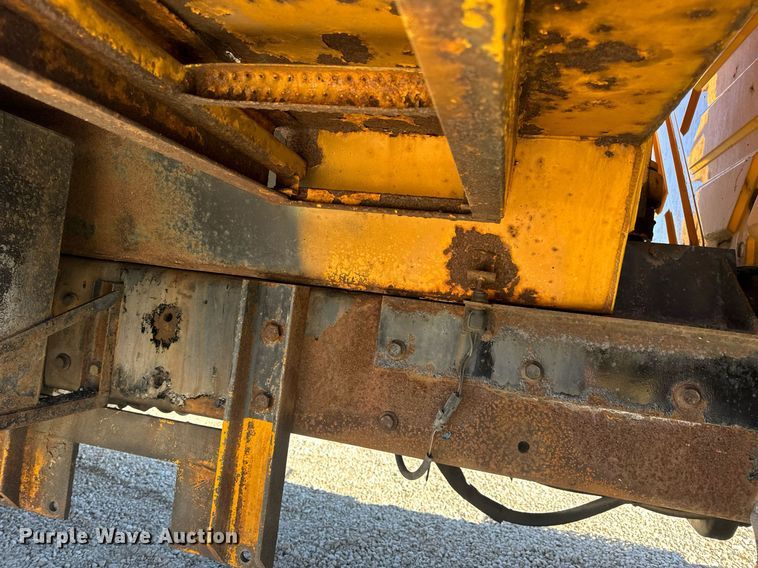 image for item EN5163 2005 International 7400 dump truck