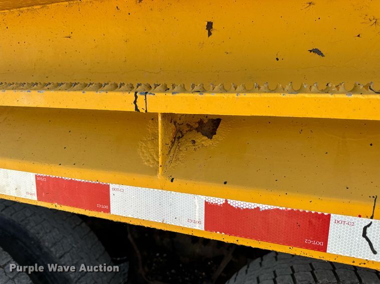 image for item EN5163 2005 International 7400 dump truck