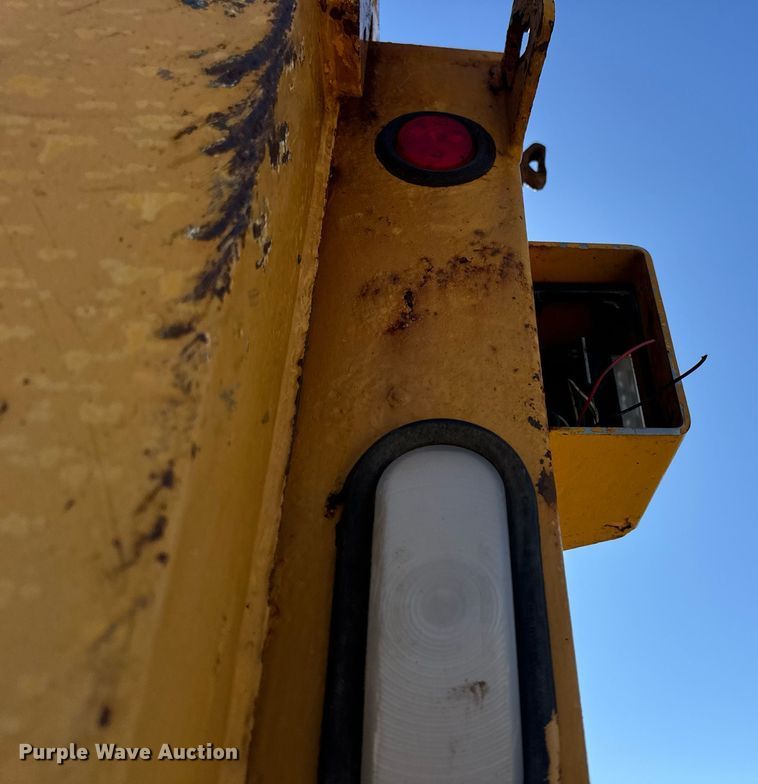 image for item EN5163 2005 International 7400 dump truck