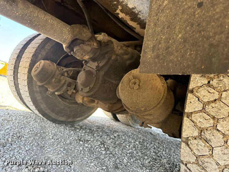 image for item EN5163 2005 International 7400 dump truck