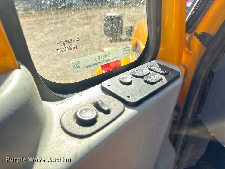 image for item EN5163 2005 International 7400 dump truck