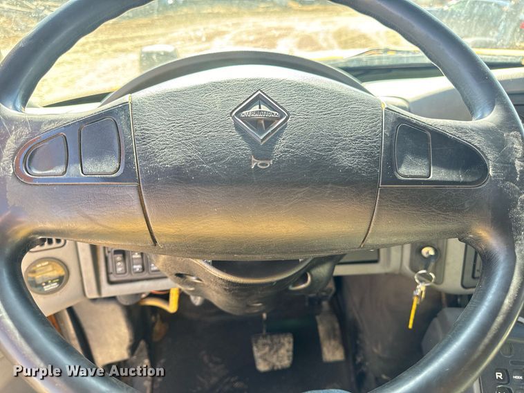 image for item EN5163 2005 International 7400 dump truck