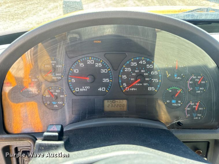 image for item EN5163 2005 International 7400 dump truck