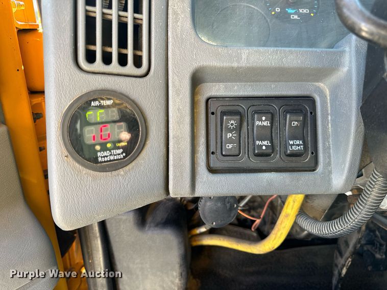 image for item EN5163 2005 International 7400 dump truck