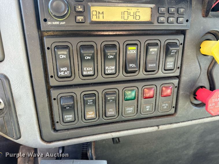 image for item EN5163 2005 International 7400 dump truck