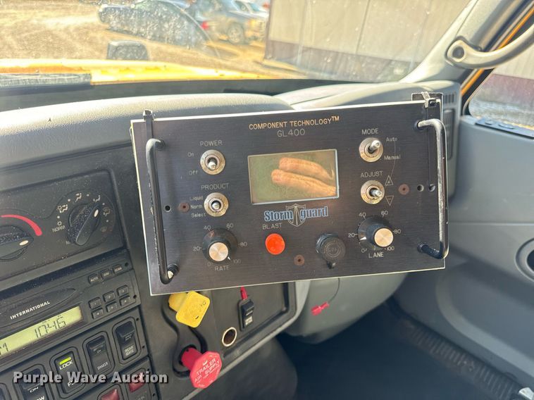 image for item EN5163 2005 International 7400 dump truck