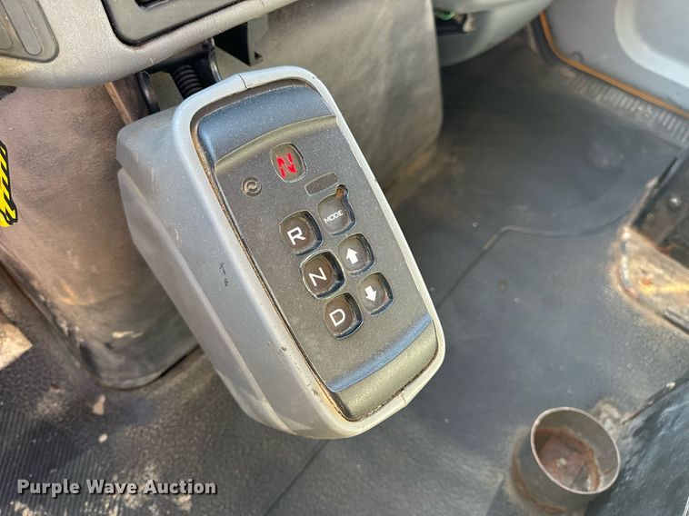 image for item EN5163 2005 International 7400 dump truck