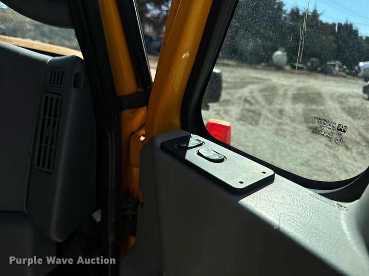 image for item EN5163 2005 International 7400 dump truck