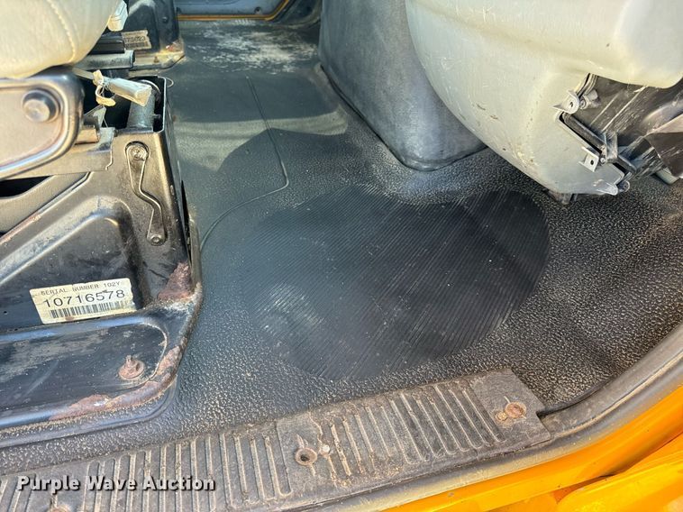 image for item EN5163 2005 International 7400 dump truck