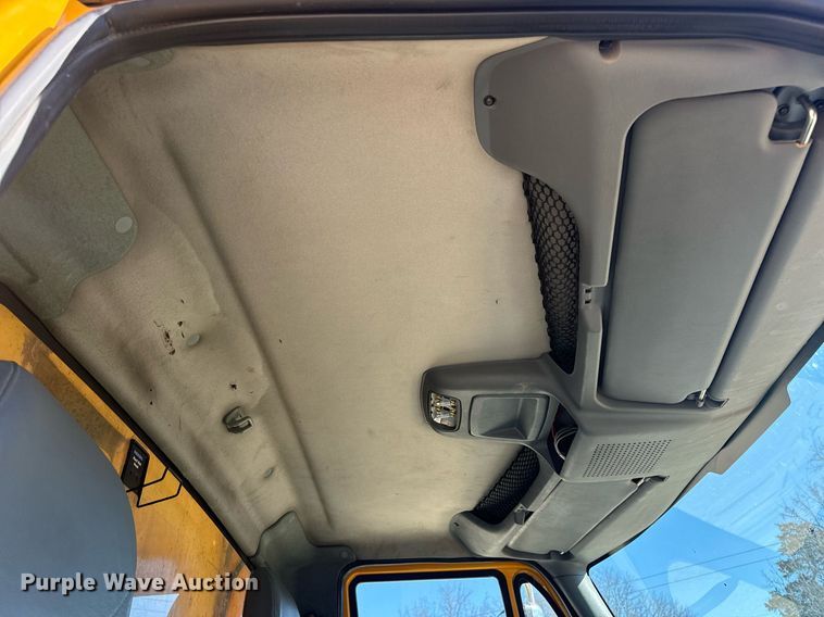 image for item EN5163 2005 International 7400 dump truck