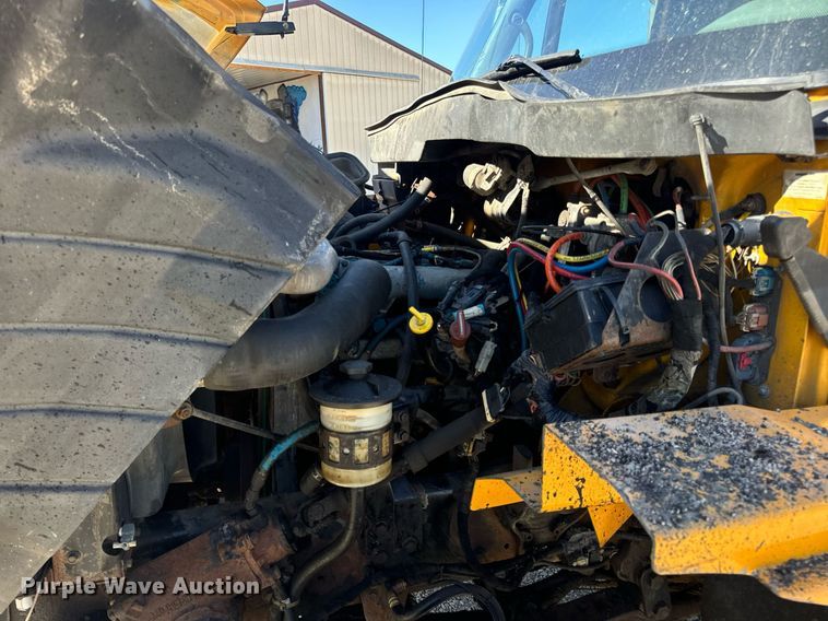 image for item EN5163 2005 International 7400 dump truck