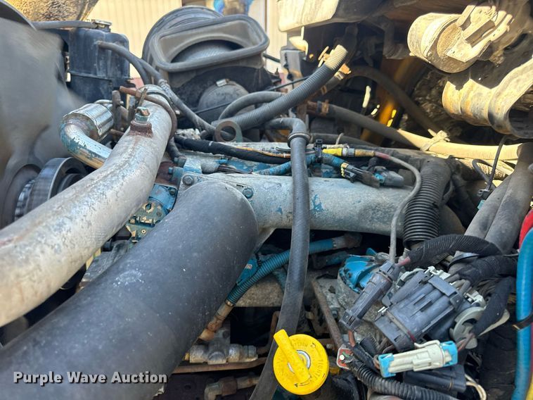 image for item EN5163 2005 International 7400 dump truck