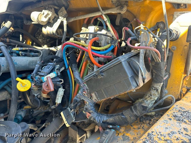 image for item EN5163 2005 International 7400 dump truck