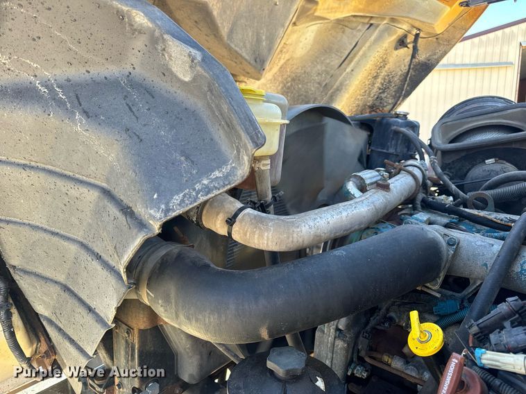 image for item EN5163 2005 International 7400 dump truck